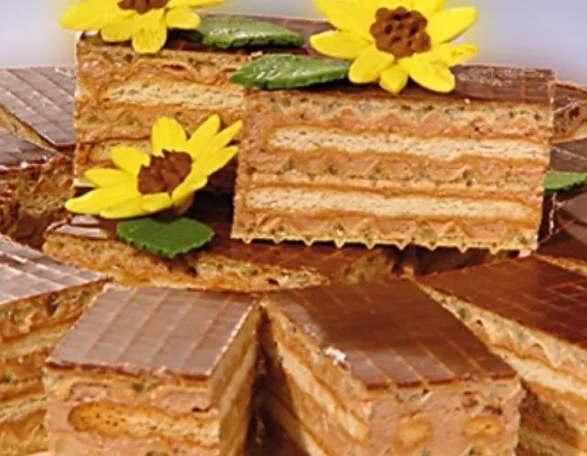 Торт з печива і вафель без випічки