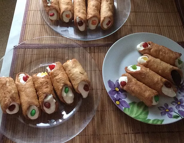 Каннолі з рікоттою