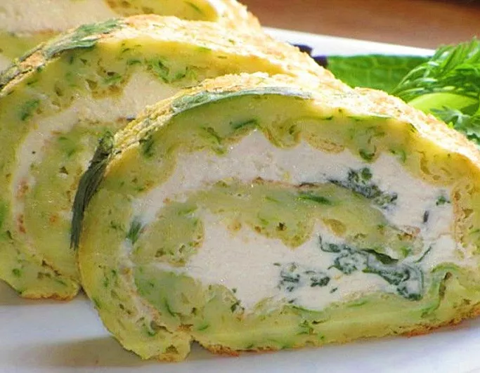 Кабачковий рулет з сирною начинкою