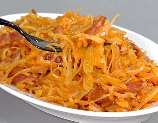 Тушеная капуста с сосисками