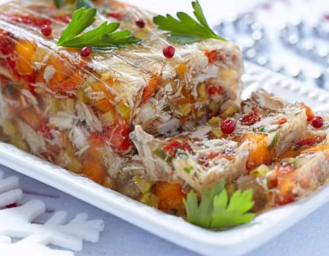 Прозорий курячий холодець